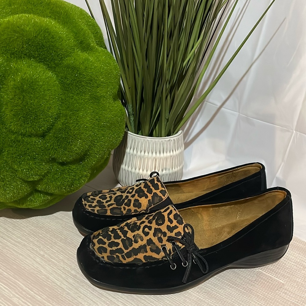 Women’s Naturalizer Leather and Suede Loafer